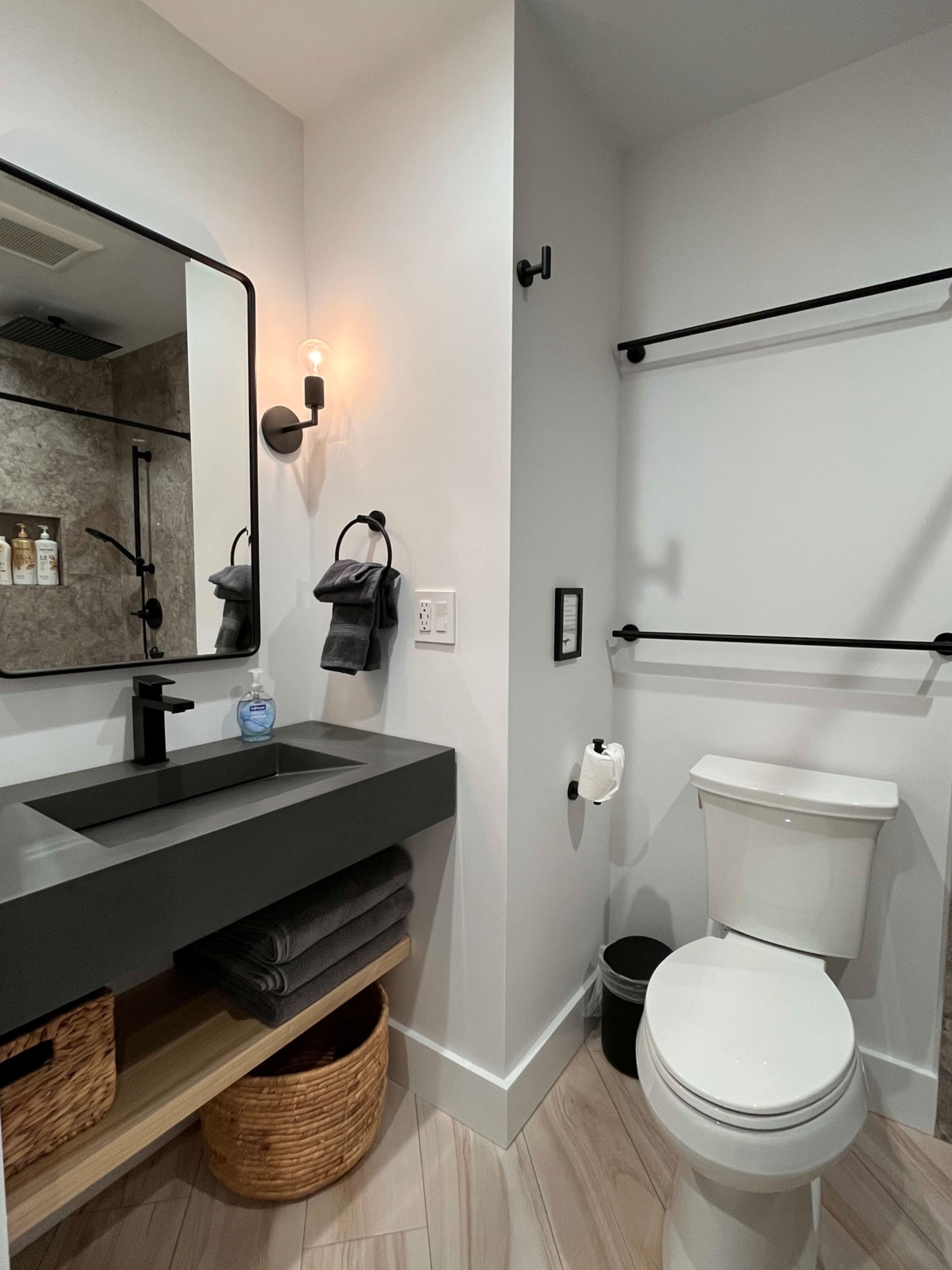 Condo in Wailuku · ★4.98 · 2 bedrooms · 4 beds · 2 private baths - Image 5