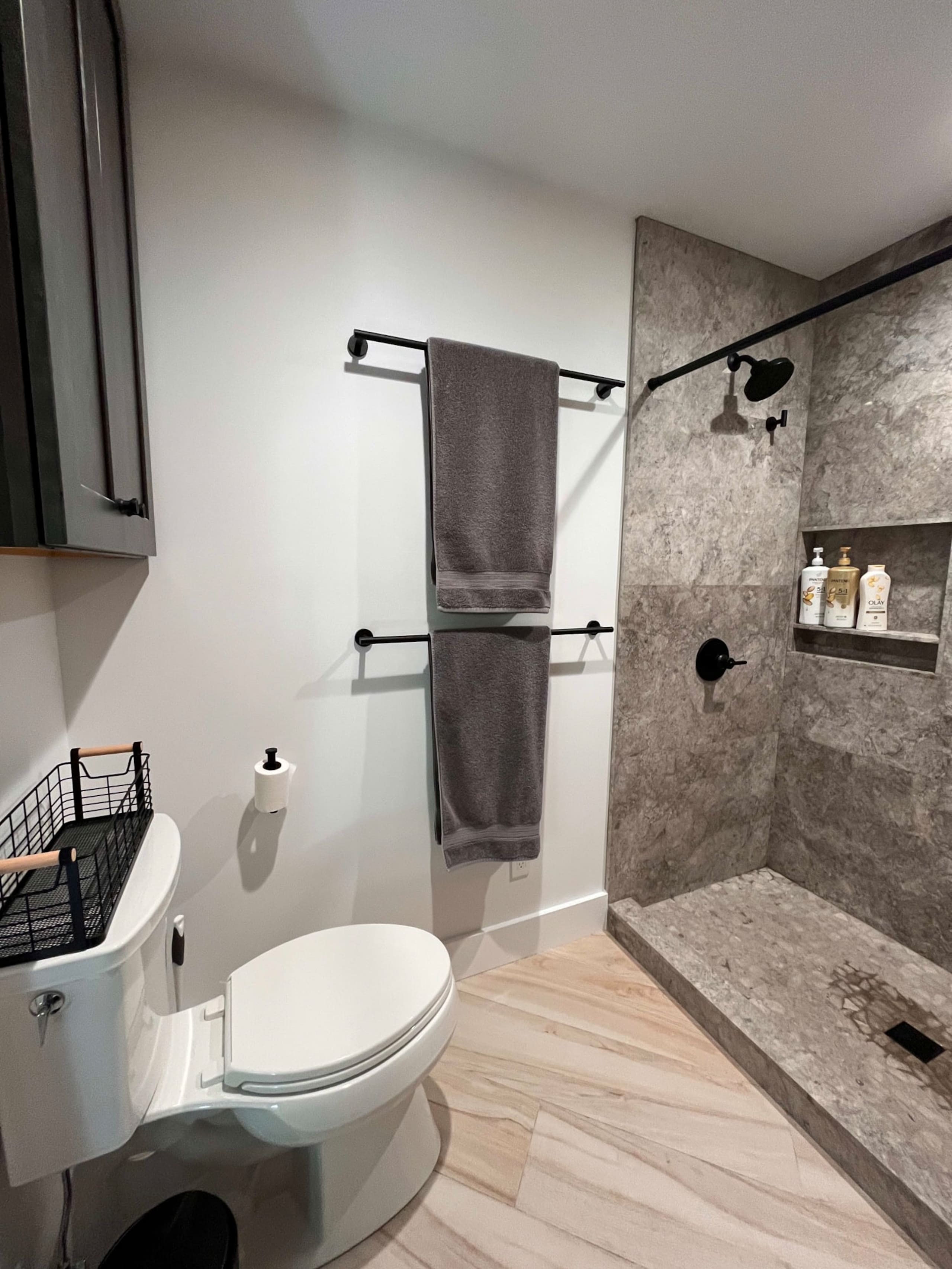 Condo in Wailuku · ★4.98 · 2 bedrooms · 4 beds · 2 private baths - Image 11