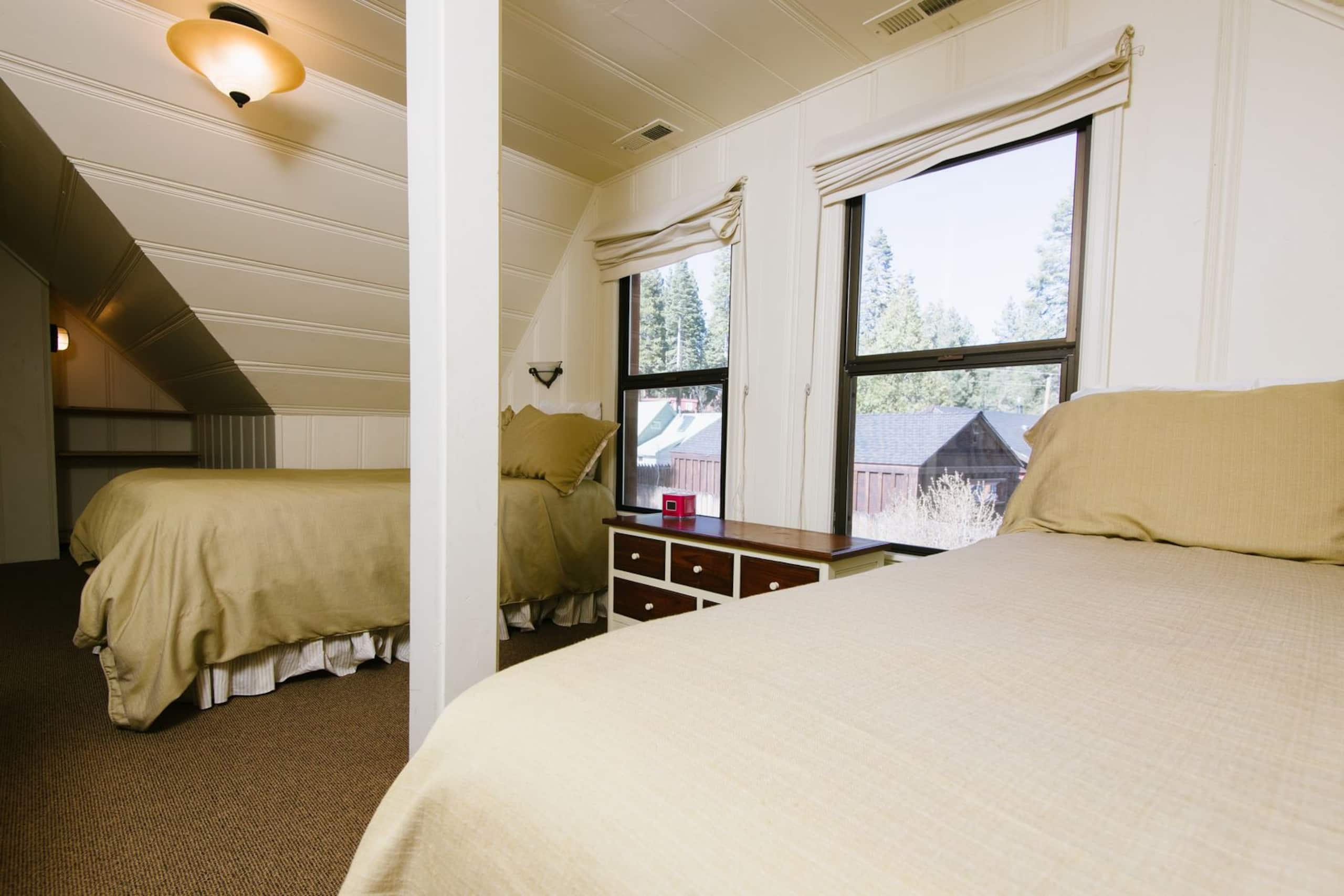 Lake Views, Hot Tub & Old Tahoe Charm - Photo 16
