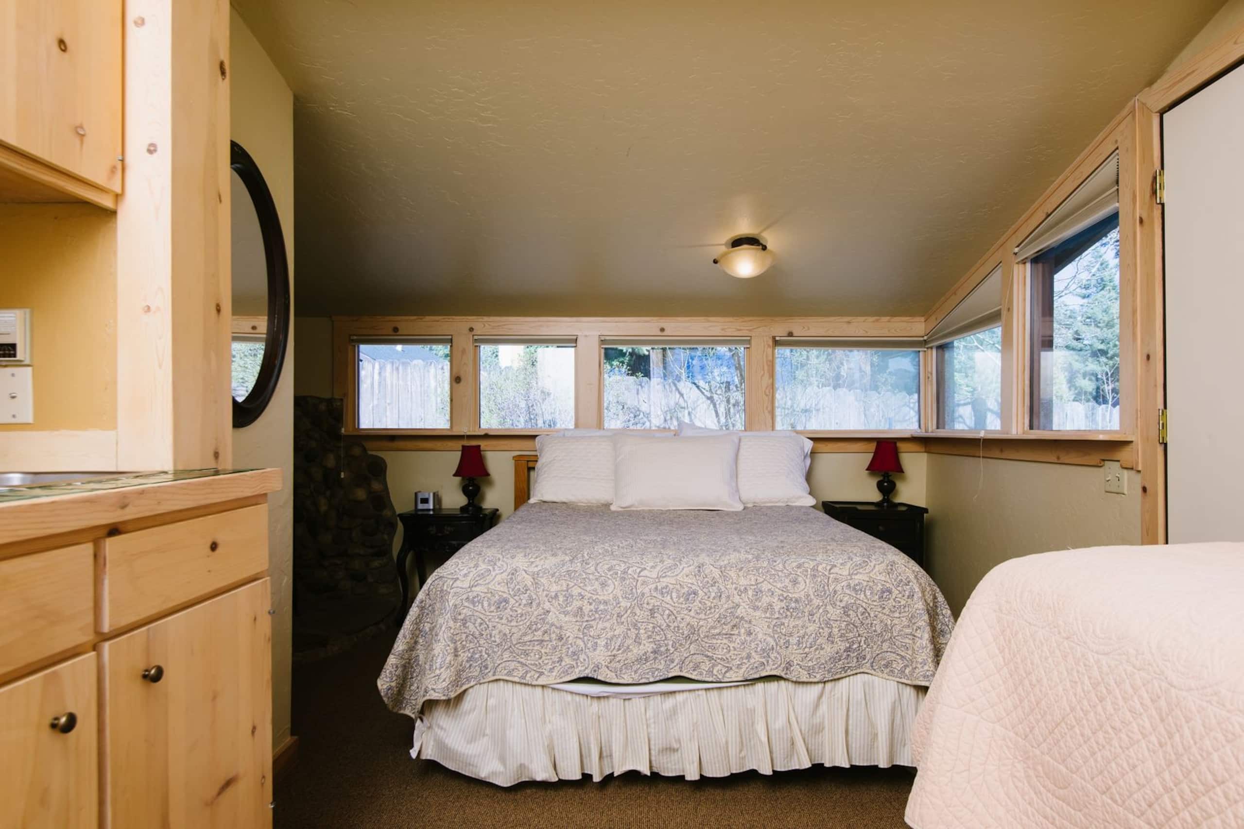 Lake Views, Hot Tub & Old Tahoe Charm - Photo 20