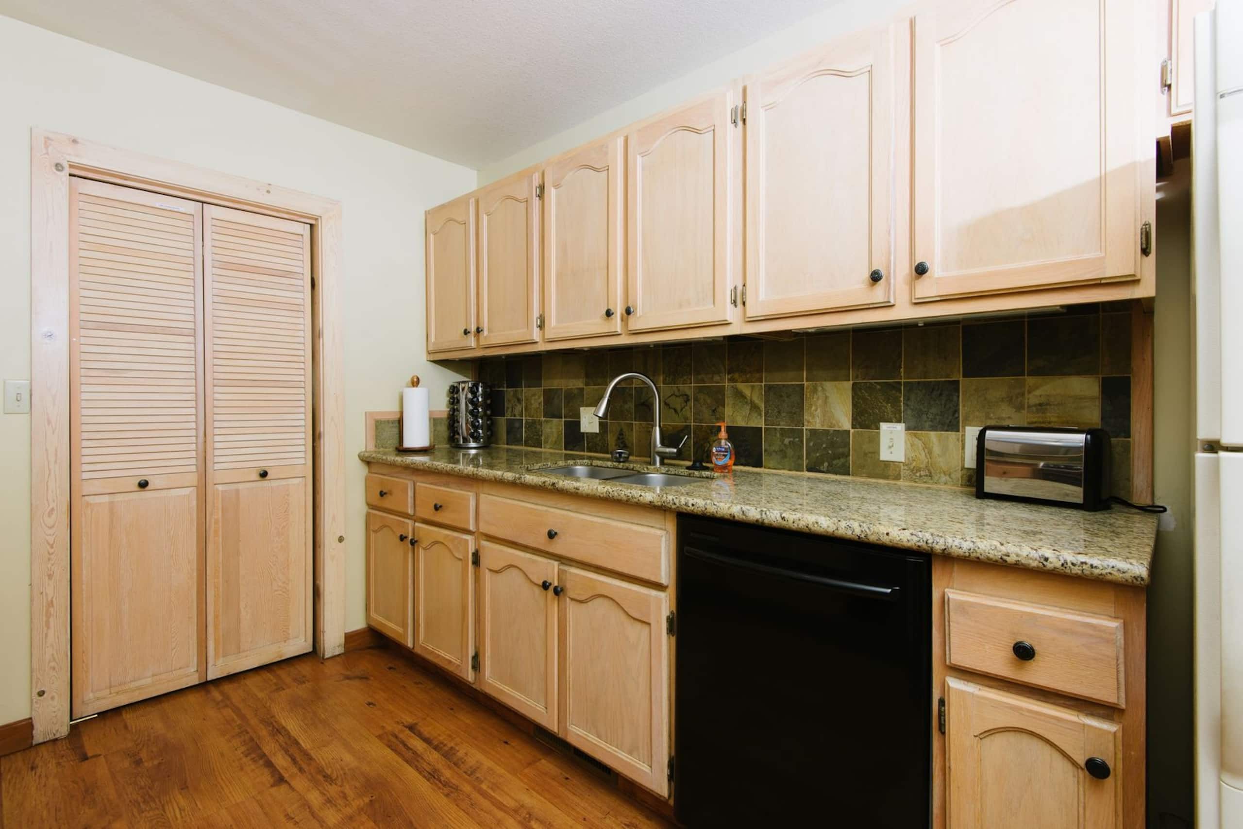 Lake Views, Hot Tub & Old Tahoe Charm - Photo 6