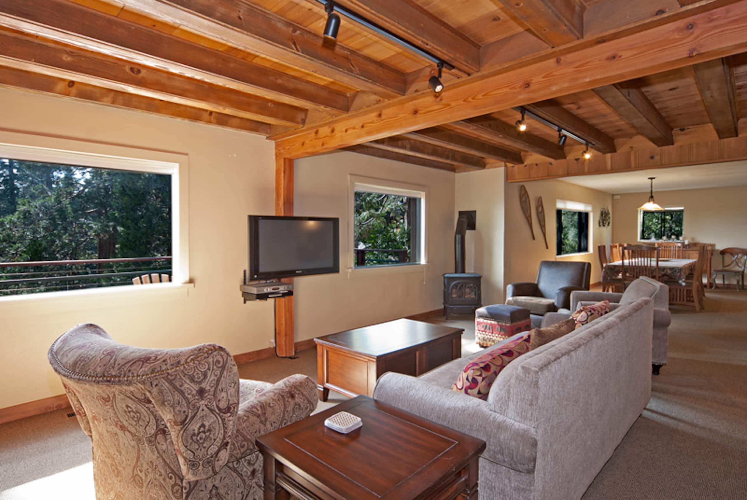 Lake Views, Hot Tub & Old Tahoe Charm - Photo 3