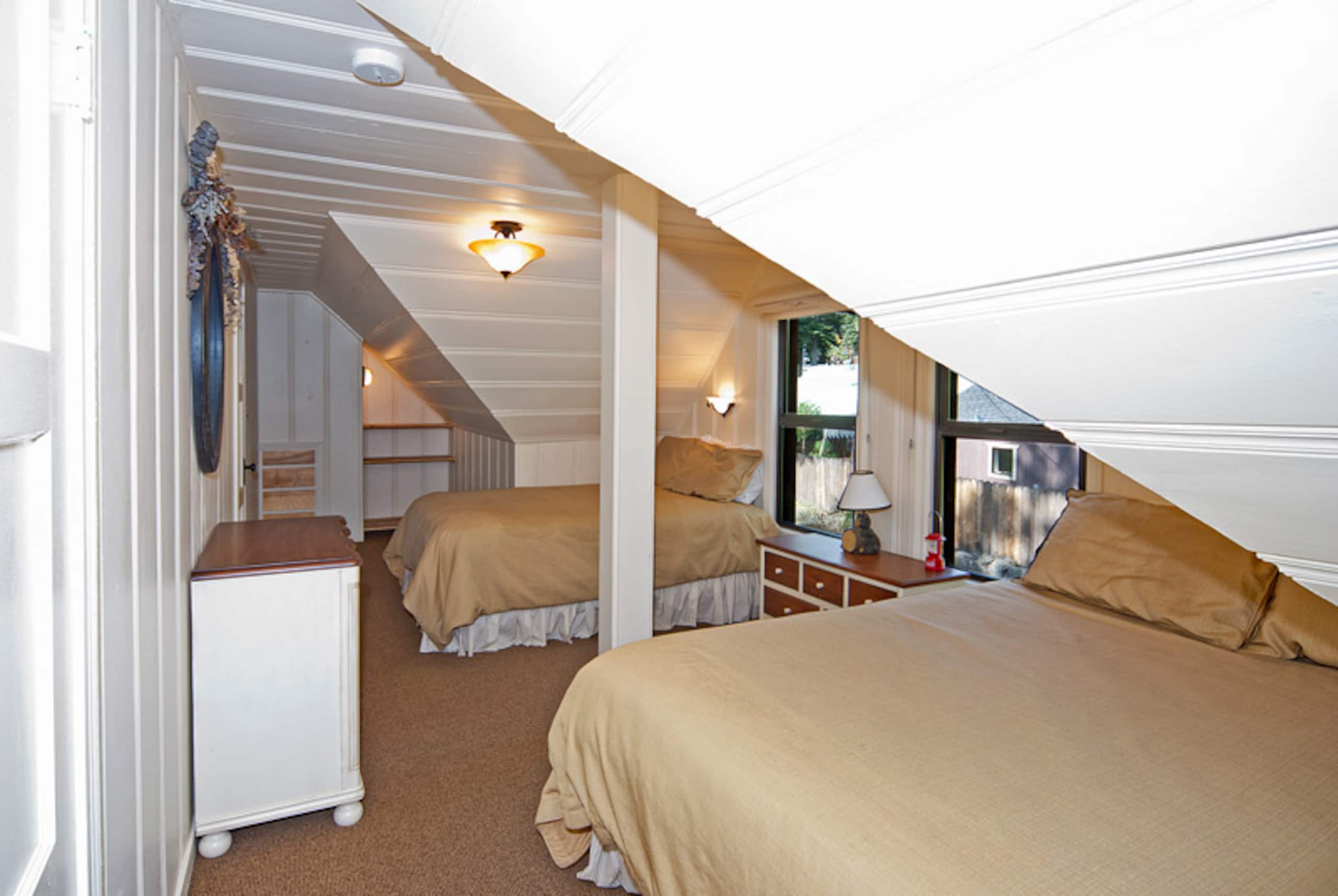 Lake Views, Hot Tub & Old Tahoe Charm - Photo 17