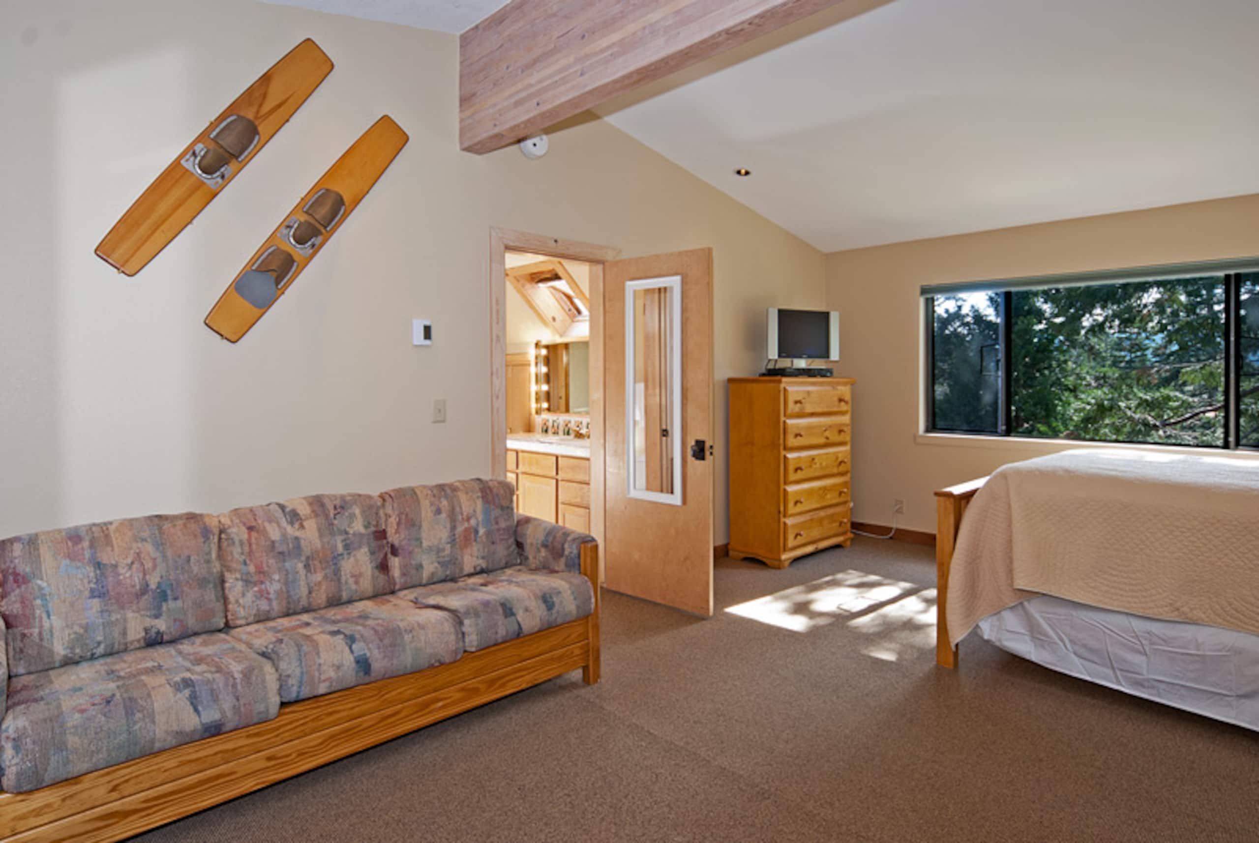 Lake Views, Hot Tub & Old Tahoe Charm - Photo 10