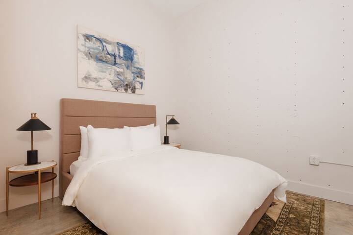 Sonder The Gallier | Three-Bedroom Apartment gallery image 5