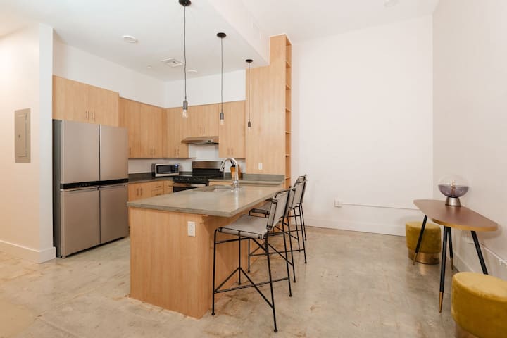 Sonder The Gallier | Three-Bedroom Apartment gallery image 2