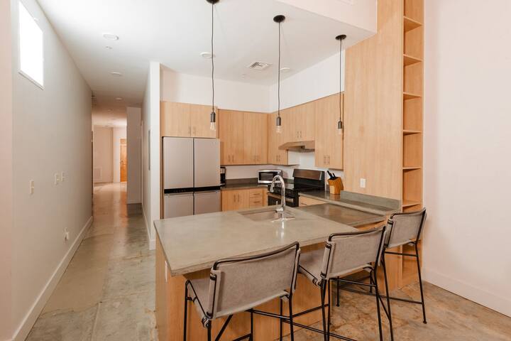 Sonder The Gallier | Three-Bedroom Apartment gallery image 4
