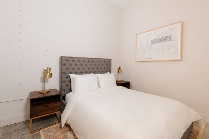 Sonder The Gallier | Three-Bedroom Apartment gallery image 3