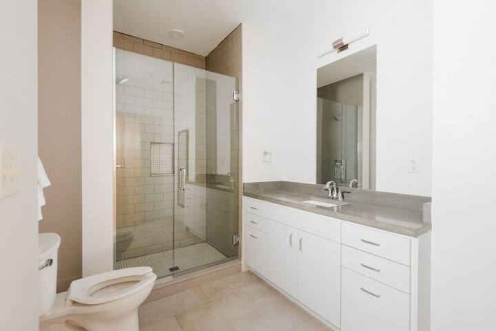 Sonder The Gallier | Four-Bedroom Apartment gallery image 4