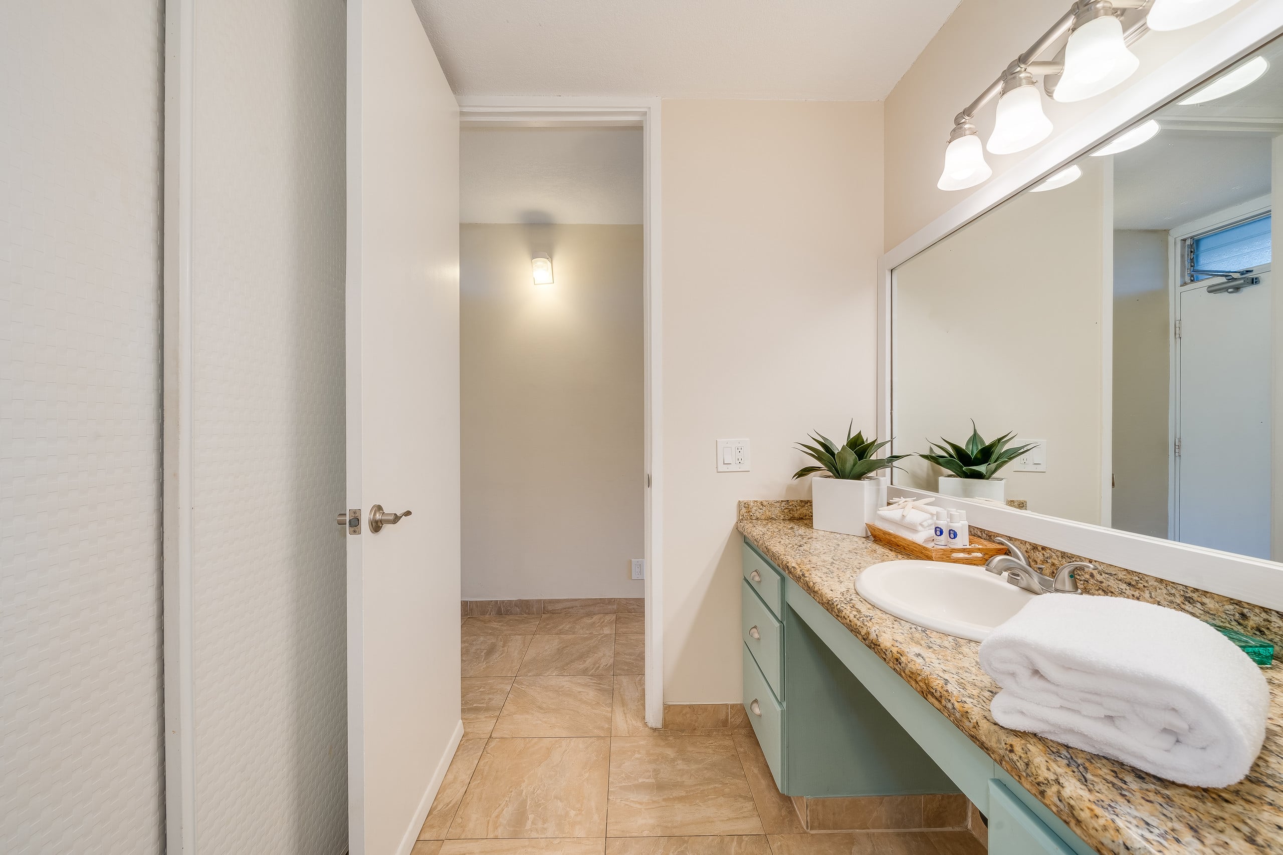 Condo in Lahaina · ★4.2 · 1 bedroom · 2 beds · 1 bath - Image 18