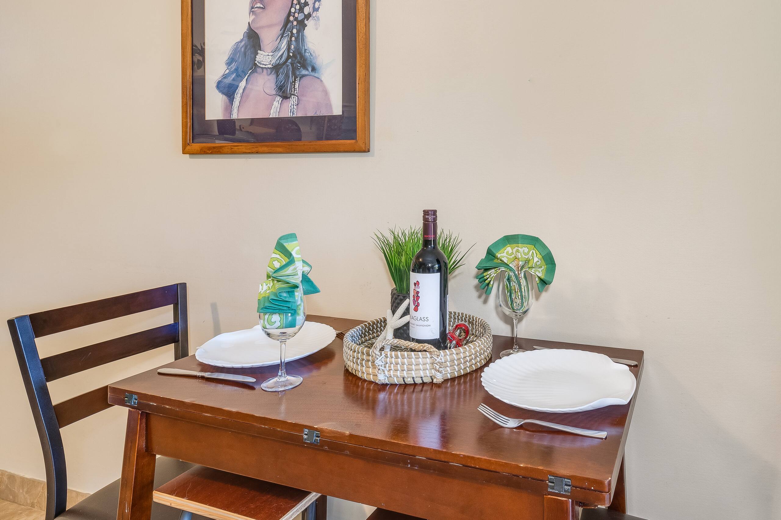 Condo in Lahaina · ★4.2 · 1 bedroom · 2 beds · 1 bath - Image 4
