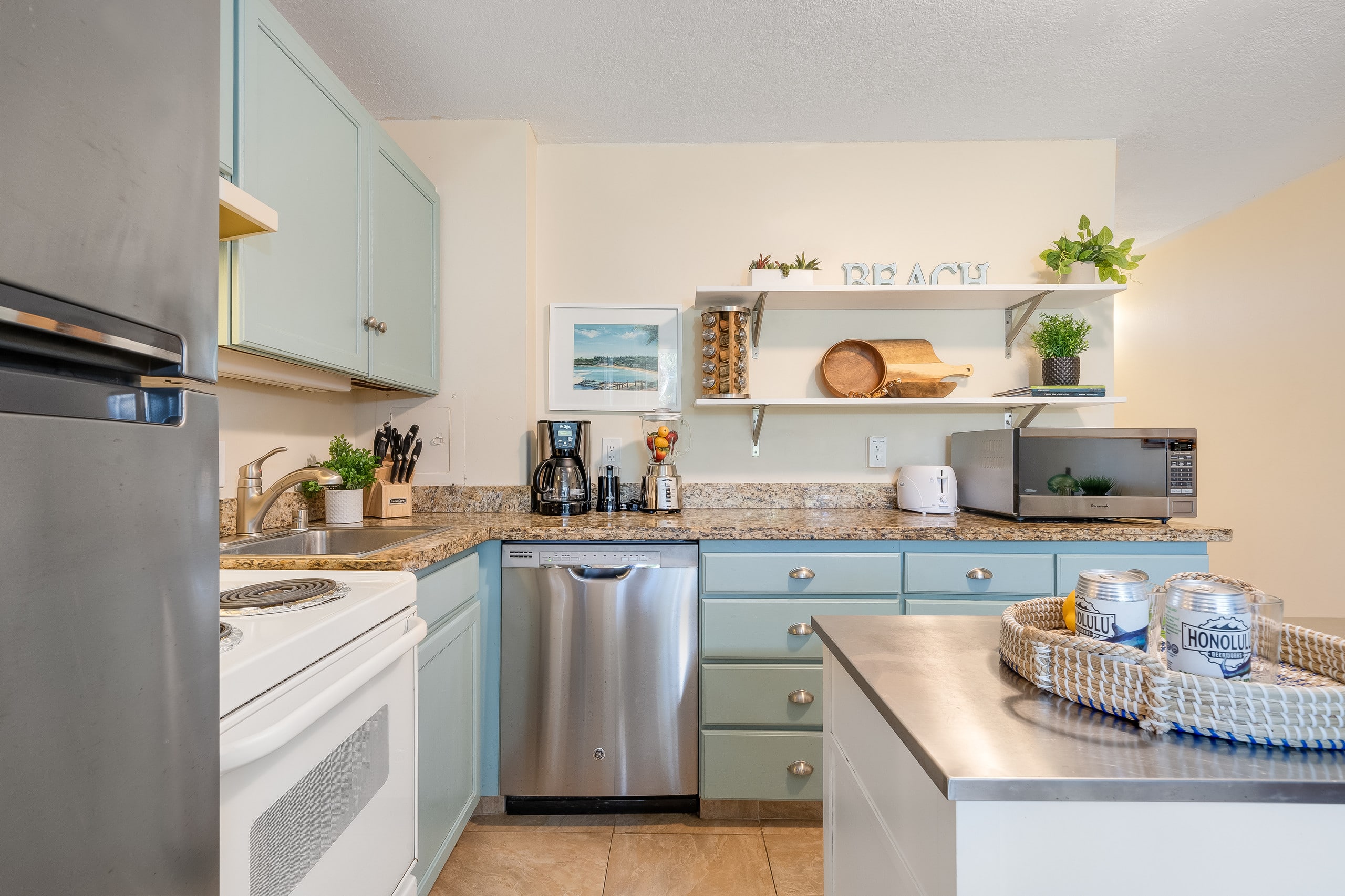 Condo in Lahaina · ★4.2 · 1 bedroom · 2 beds · 1 bath - Image 3