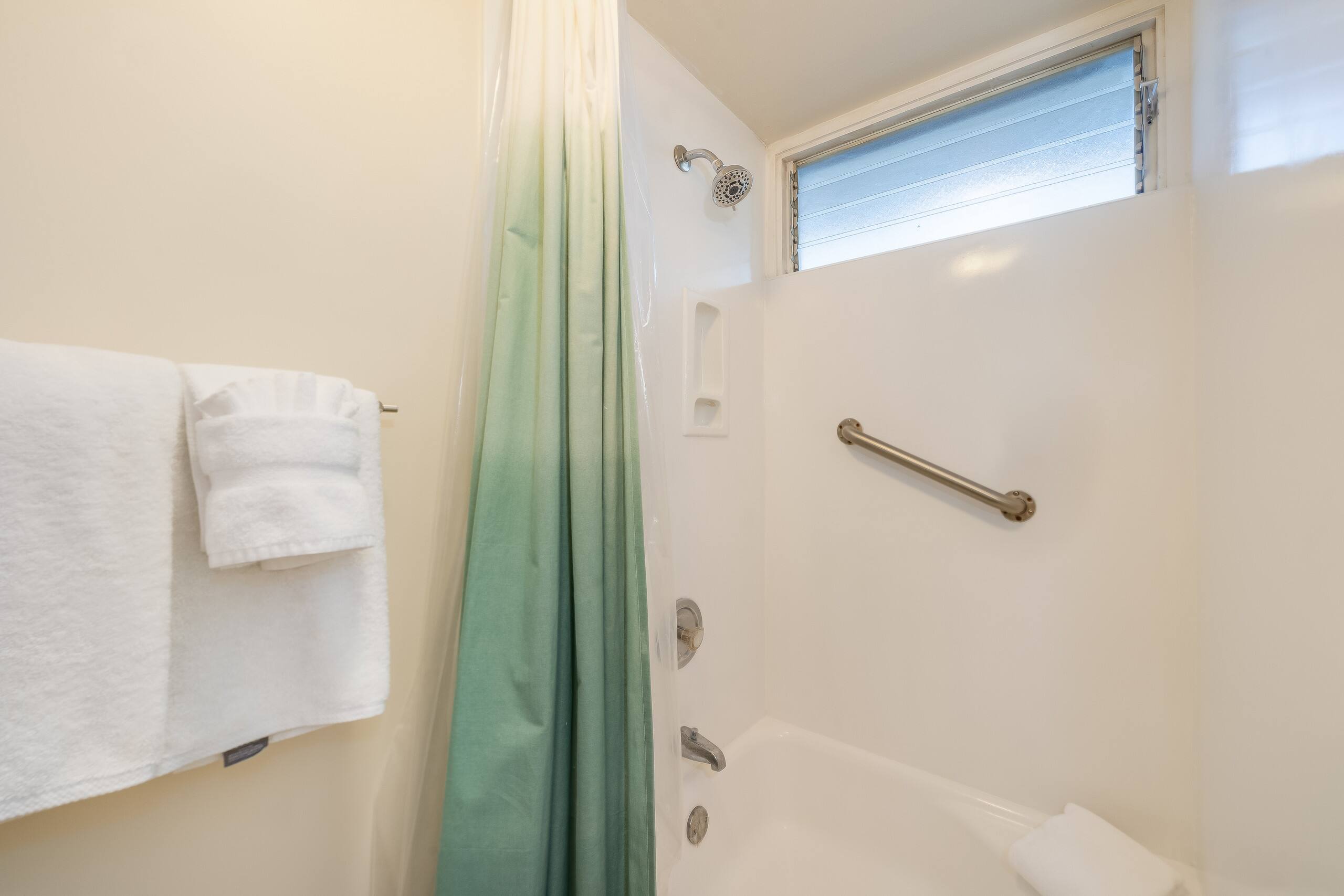 Condo in Lahaina · ★4.2 · 1 bedroom · 2 beds · 1 bath - Image 20