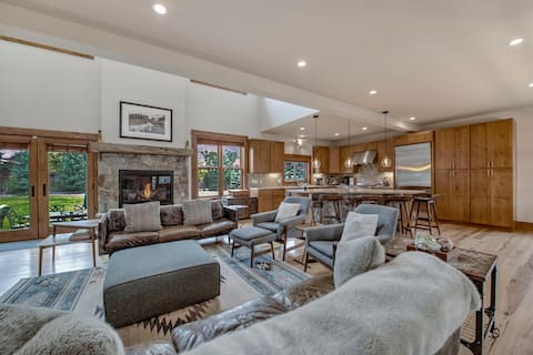 Mountain Lodge Oasis | 6BR w/ Hot Tub Near Aspen