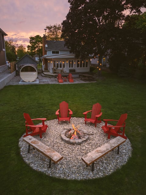 Sauna, stunning Lake Erie view, lakefront retreat