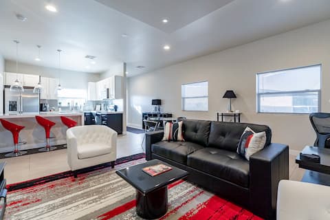 Popular Airbnb listing: 2 Bedroom 2 Bath Home in Historic Neighborhood in Encanto