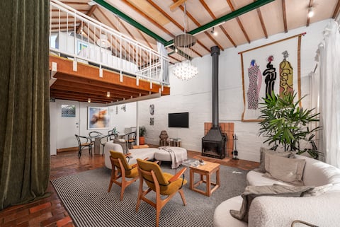 Top performing Airbnb: Original Fitzroy Artist's Loft in central location in Fitzroy