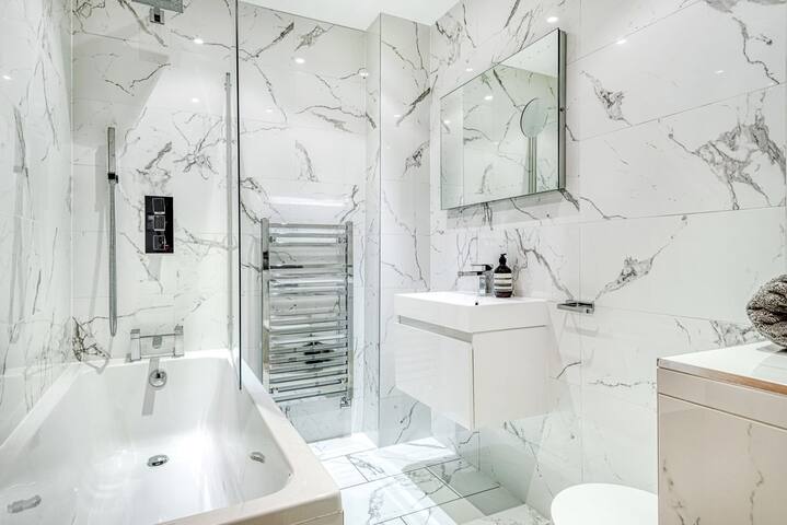 The King of Spades – Out of Office Lifestyle gallery image 4