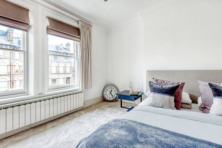 The King of Spades – Out of Office Lifestyle gallery image 3