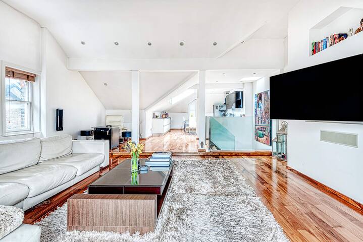 The King of Spades – Out of Office Lifestyle gallery image 2