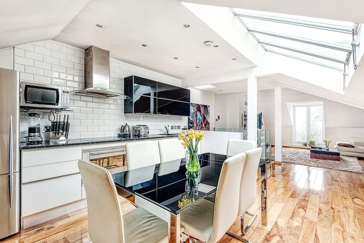 The King of Spades – Out of Office Lifestyle