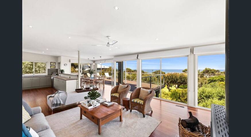 Roadknight Seventh Beach House gallery image 4