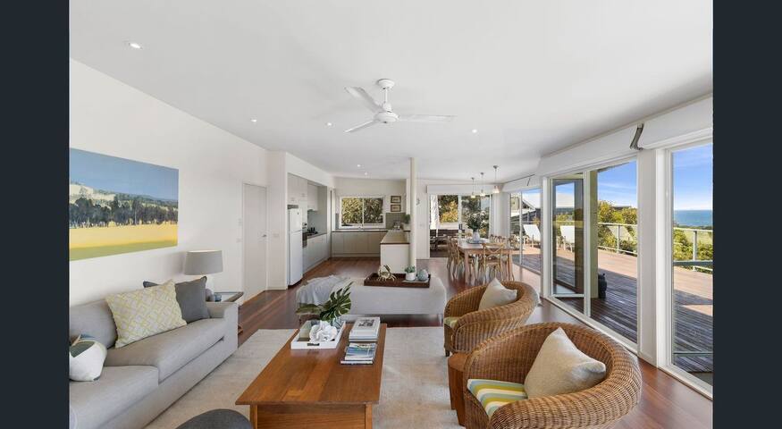 Roadknight Seventh Beach House gallery image 5