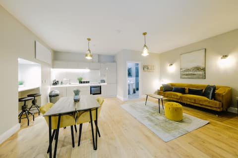 One Bedroom Apartment Close to MOD