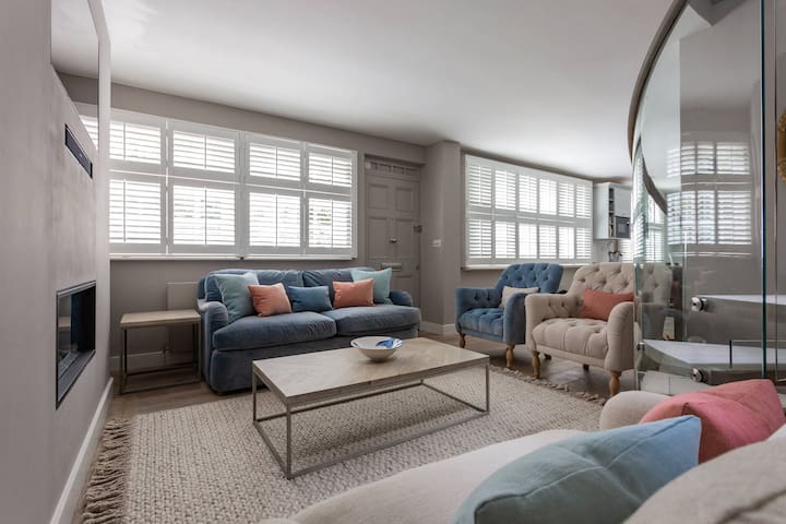 Bathurst Mews II by onefinestay