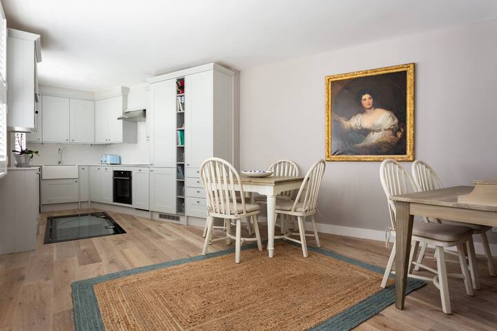 Bathurst Mews II by onefinestay gallery image 4