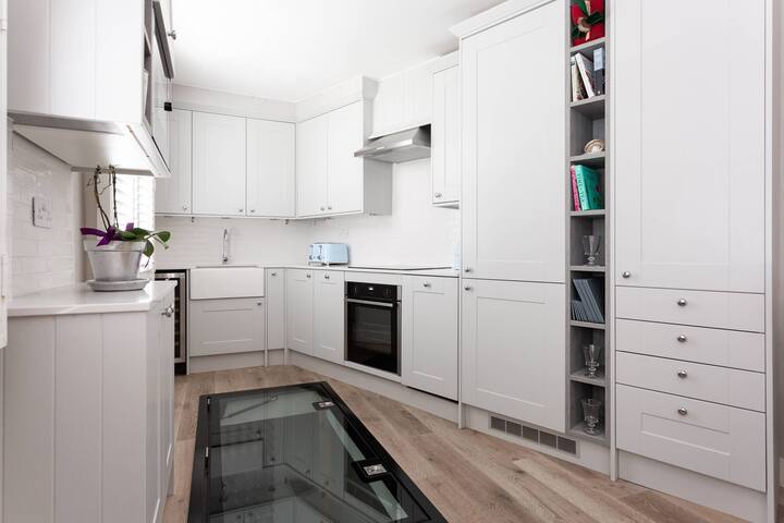 Bathurst Mews II by onefinestay gallery image 5