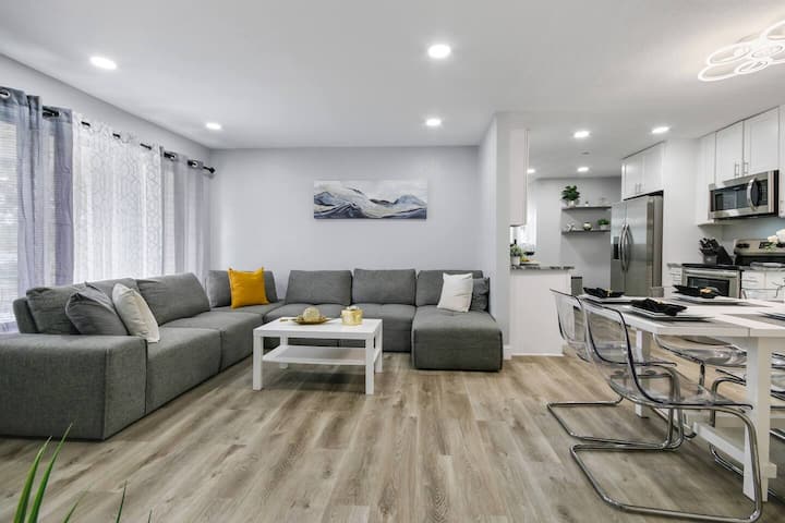 Luxe 4br Hollywood Haven W/ Private Pool & Spa - Dania Beach, FL