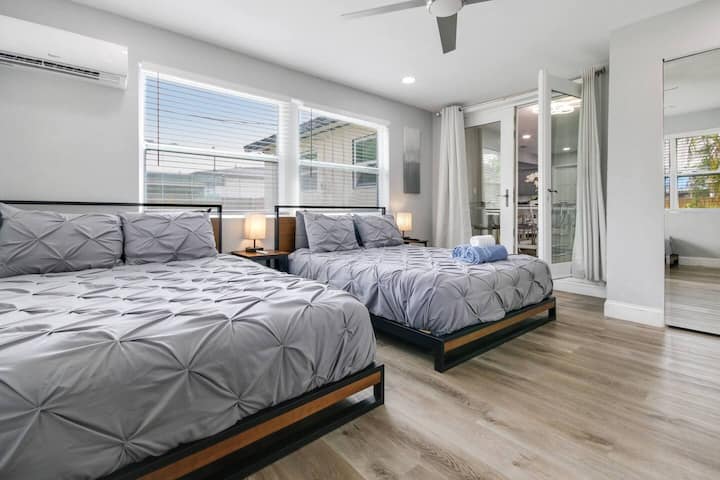 2 queen size beds to provide the best sleep ever