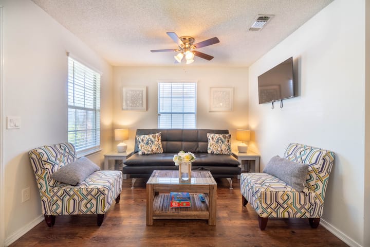 Foxden- Walk To Downtown Festivals And Events! - Pensacola, FL