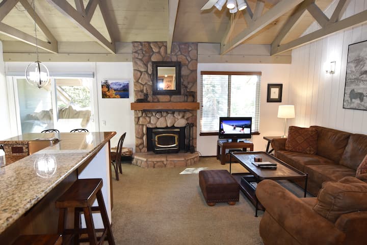 Seasons #136 Close To The Spa, Pool, Shuttle Stop - Mammoth Lakes, CA