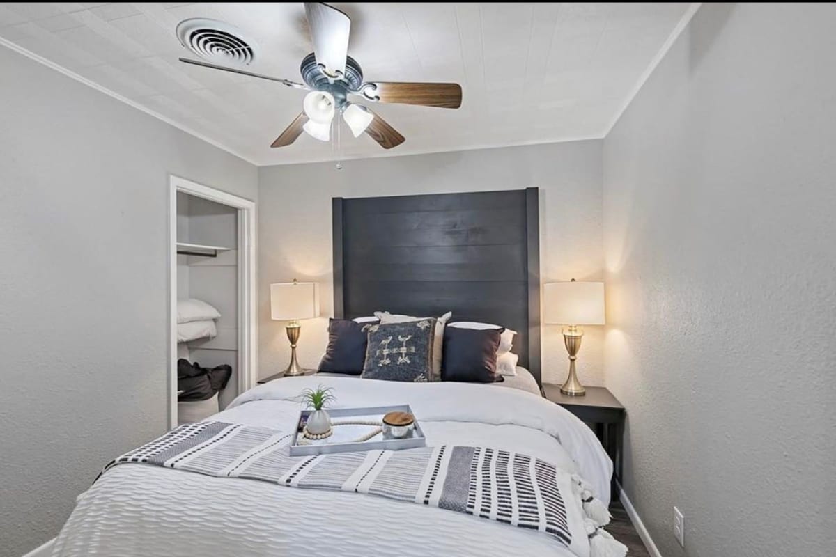 Spálňa č.3 - manželská posteľ, luxusný matrac a posteľná bielizeň, káblová televízia