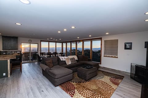 Tranquil Lighthouse: Incredible Valley Views