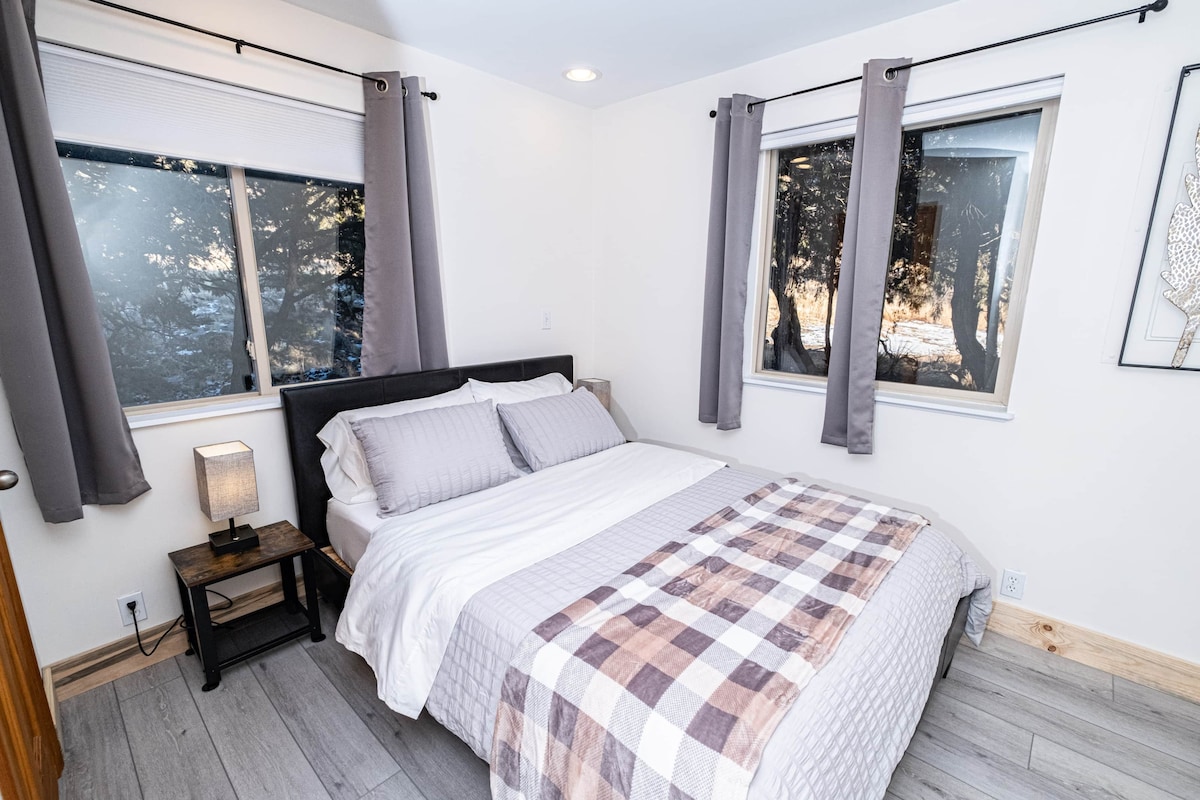 Bedroom Four: Comfortable  Queen Bed