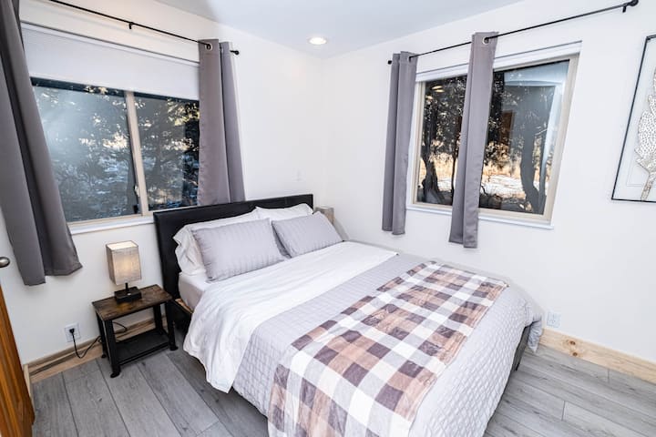 Bedroom Four: Comfortable  Queen Bed