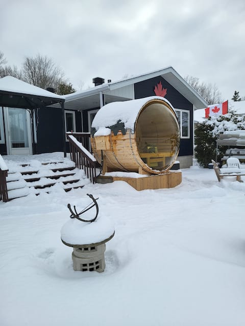 Rideau River Retreat - Waterfront Home