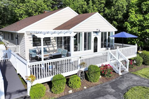 Panoramic Bay Views | Mins to Downtown Fenced-Yard