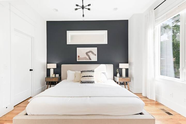 The Hadley House – Cozy Porch + Fenced in Backyard gallery image 5