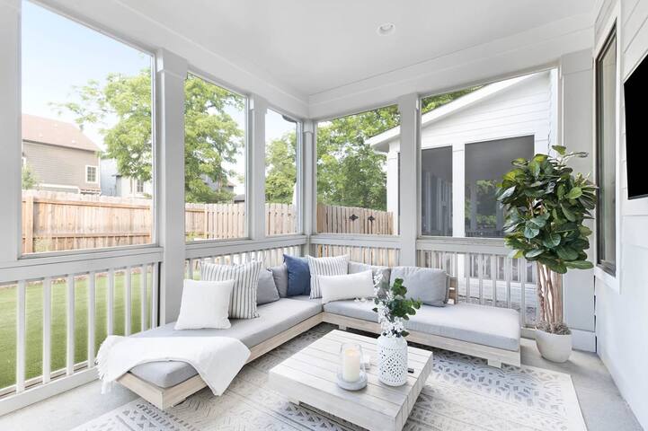 The Hadley House – Cozy Porch + Fenced in Backyard gallery image 2