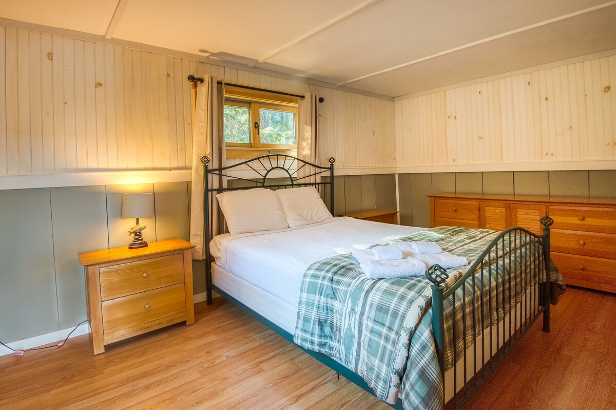 第三间卧室标准双人床