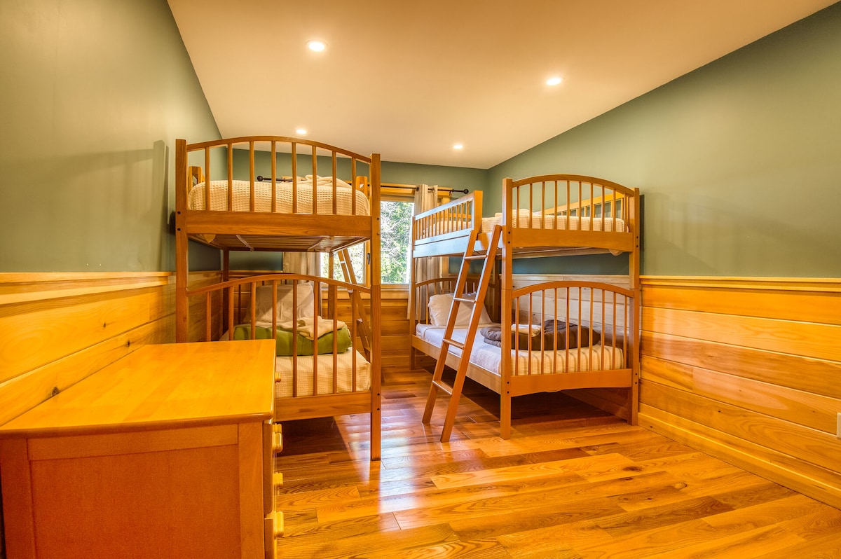 第五间卧室，配备两套双层床