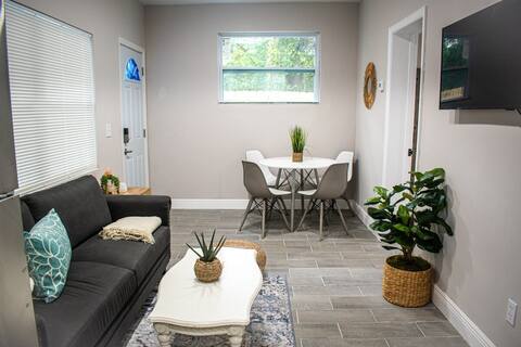 Popular Airbnb listing: Stylish Ybor Escape • near Downtown • 2BR in Ybor Heights