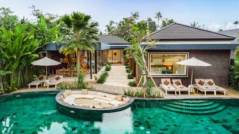 Tavisha: Stylish 5BR Pool Villa w/Lush Garden View