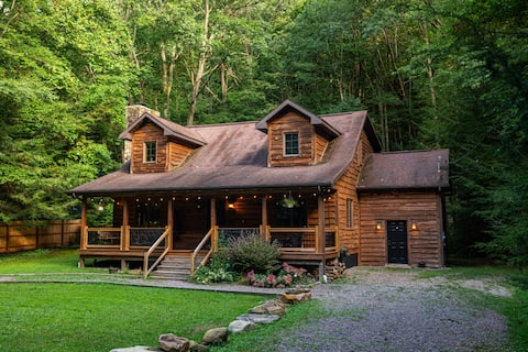 Lodge on Private Stream|Hot Tub· Firepit· Gameroom