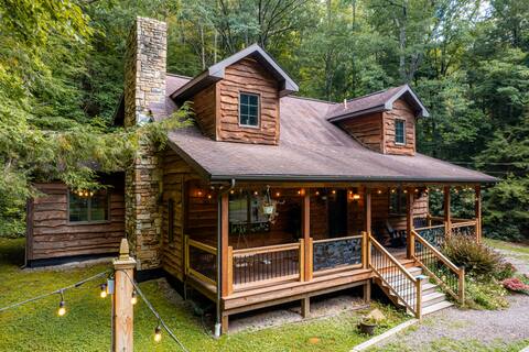 Cozy StreamSide Lodge Game Room  Hot Tub/Fire Pit