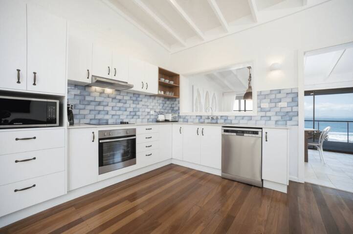 Fuller Holidays – Jane’s On Wategos 37 Marine Pde gallery image 5